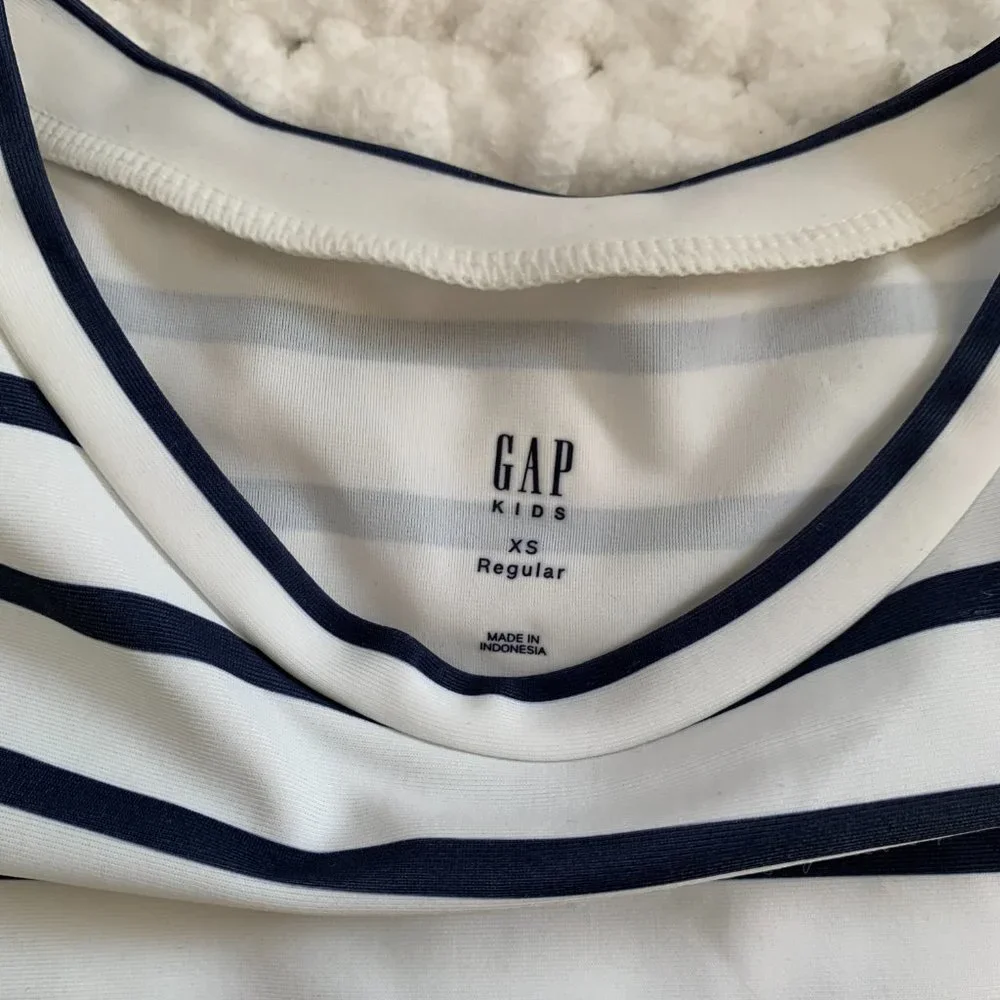 NWT Girls GAP Rashguard UPF 40+ Swim Top (White) XS
